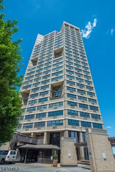 7004 Kennedy Blvd E #39F, Guttenberg, NJ 07093