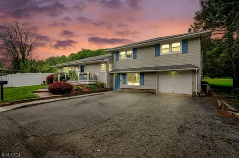 22 Federal Hill Rd, Pompton Lakes, NJ 07442