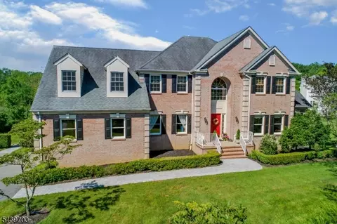 36 Beacon Hill Dr, Chester, NJ 07930