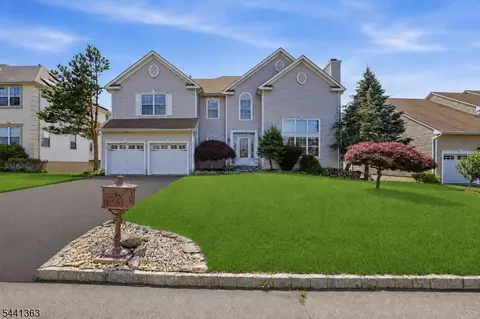 917 Timberline Dr, Lake Hopatcong, NJ 07849