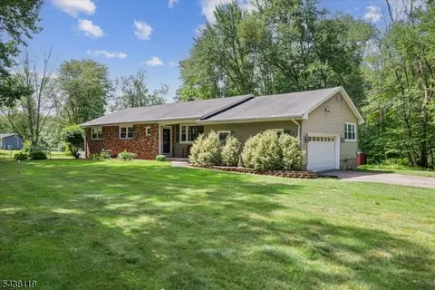 335 Drakestown Rd, Long Valley, NJ 07853