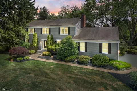 15 Williamsburg Ct, Skillman, NJ 08558