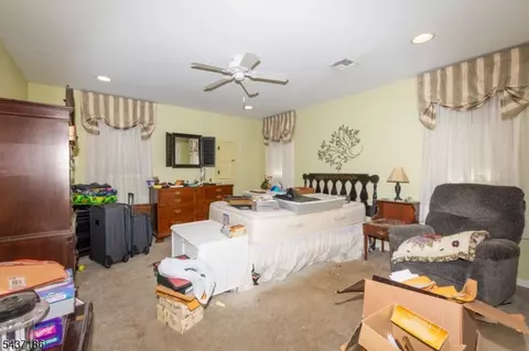 Bedroom - 139 Mohawk Trl, Wayne, NJ 07470 photo 1 of 5