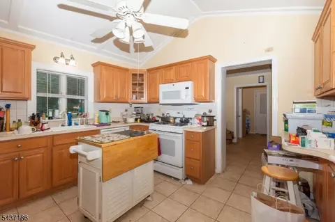 Entry Way - 139 Mohawk Trl, Wayne, NJ 07470 photo 1 of 3