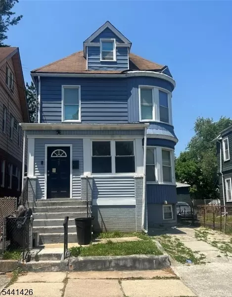 27 Richelieu Ter, Newark, NJ 07106