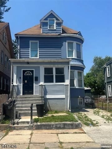 27 Richelieu Ter, Newark, NJ 07106