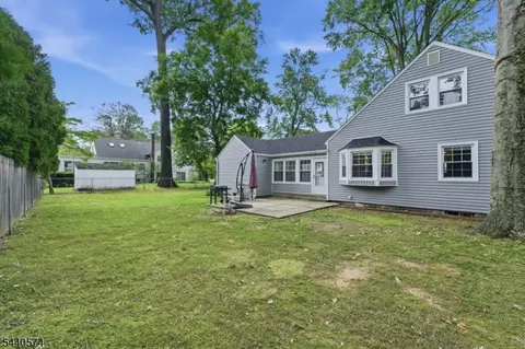 Exterior - 344 Mountain Ave, North Plainfield, NJ 07062 photo 7 of 7