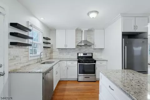Kitchen - 344 Mountain Ave, North Plainfield, NJ 07062 photo 2 of 3