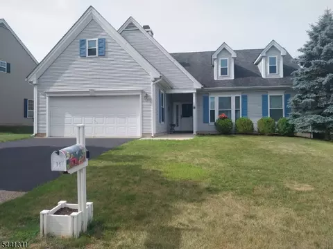 11 Strawberry Hill Rd, Somerville, NJ 08876