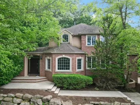 6 Briscoe Chase, Ringwood, NJ 07456