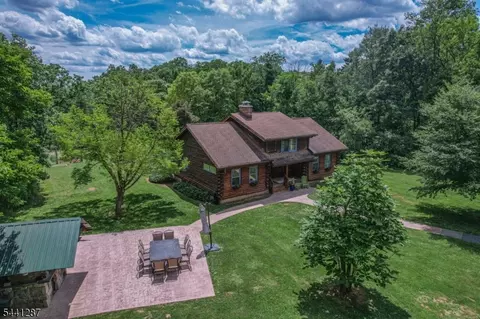 2 Pine Ct, Bloomsbury, NJ 08804