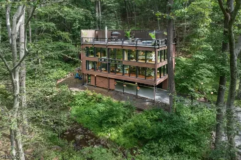 37 Guinea Hollow Rd, Tewksbury Twp, NJ 08858