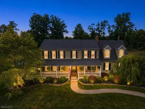 57 Circle Dr, Hampton, NJ 08827