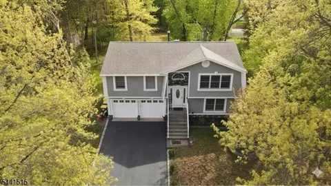 46 Heather Dr, Somerset, NJ 08873