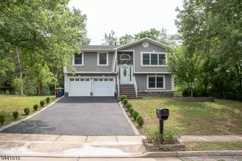 46 Heather Dr, Somerset, NJ 08873