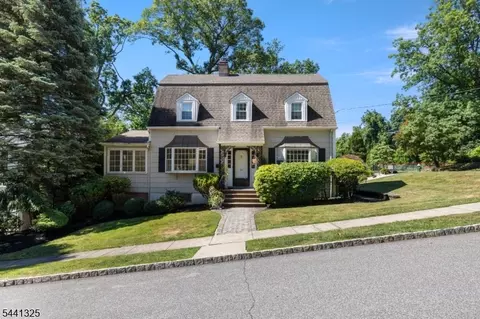 53 Howard St, Verona, NJ 07044