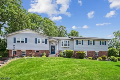 34 Woodlawn Ter, Jefferson, NJ 07849