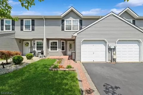 7 Sloop Sq, Freehold, NJ 07728