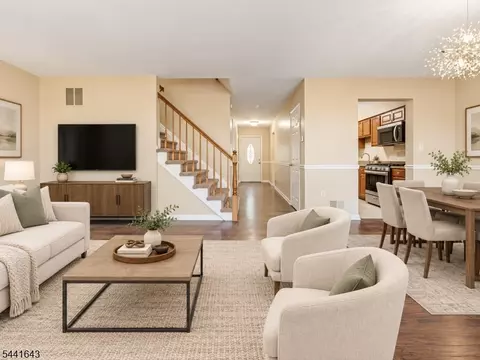 7 Sloop Sq, Freehold, NJ 07728