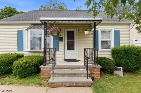 4 Salem Rd, Paterson, NJ 07502