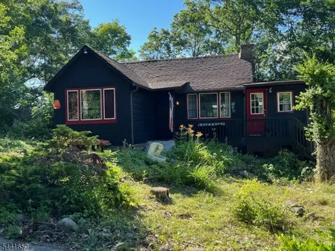 228 Waconia Rd, Vernon Twp, NJ 07422