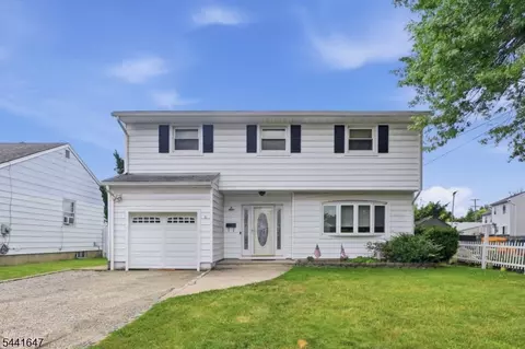 6 Plenge Dr, Belleville, NJ 07109