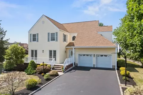 1 Wakeman Cir, Hillsborough, NJ 08844