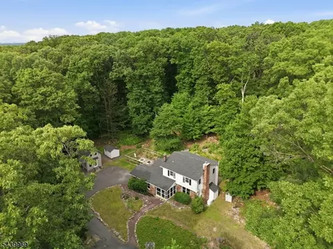 223 Beacon Hill Rd, Califon, NJ 07830