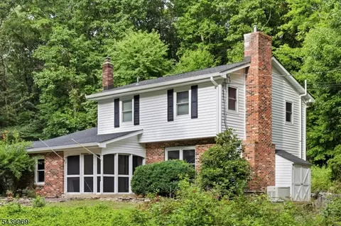 223 Beacon Hill Rd, Califon, NJ 07830