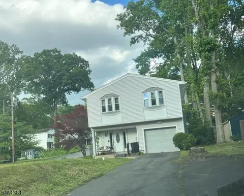 21 Greenwood Ave, Stanhope, NJ 07874