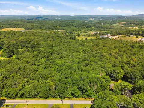 35 Hampton Heights Rd, Lafayette Twp, NJ 07848