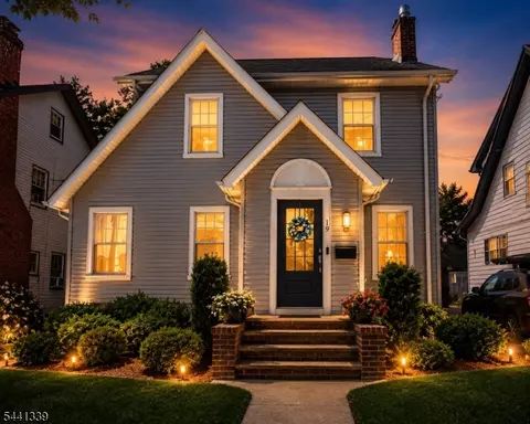 19 Overlook Ter, Maplewood, NJ 07040