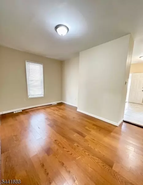 447 S 17th St, Newark, NJ 07103