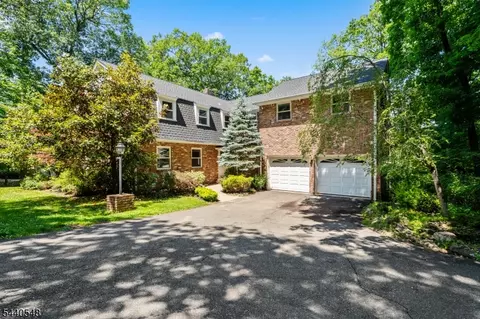 60 Brook Dr, Watchung, NJ 07069
