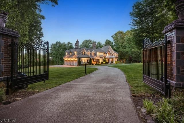 17 Fawn Hill Dr, Morristown, NJ 07960