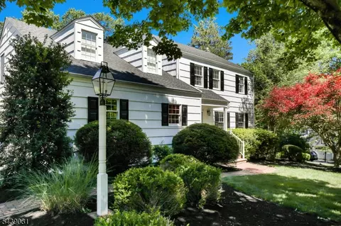 30 Autumn Dr, Bernards, NJ 07920