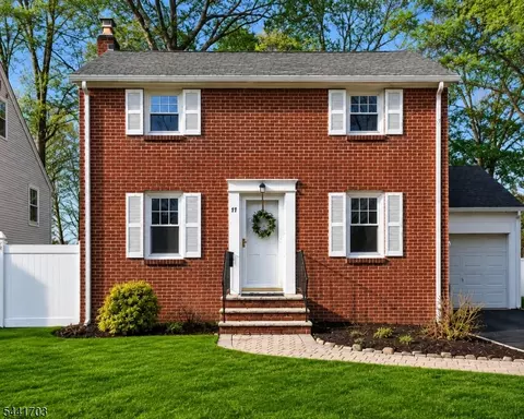 11 Monroe Ave, Roseland, NJ 07068
