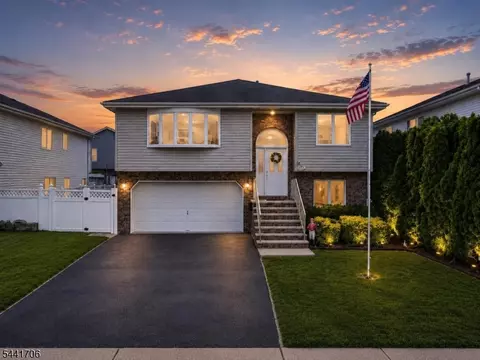 12 William St, Saddle Brook, NJ 07663