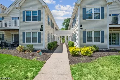 128 Arbor Way, Branchburg, NJ 08876