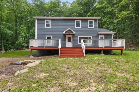 557 Burnt Meadow Rd, Hewitt, NJ 07421