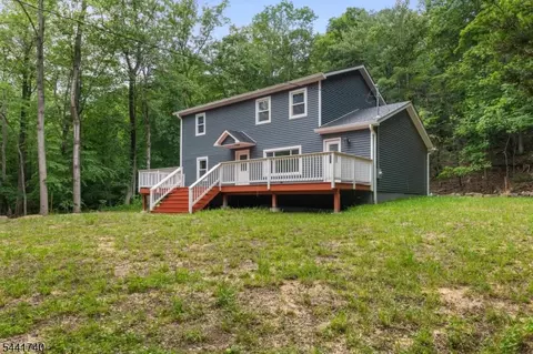 557 Burnt Meadow Rd, Hewitt, NJ 07421