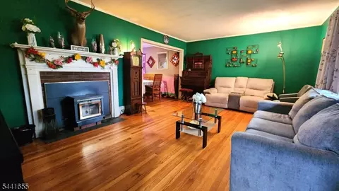 11 N Clark St, Ogdensburg, NJ 07439
