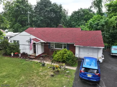 11 N Clark St, Ogdensburg, NJ 07439