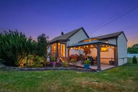26 N 9th Ave, Manville, NJ 08835