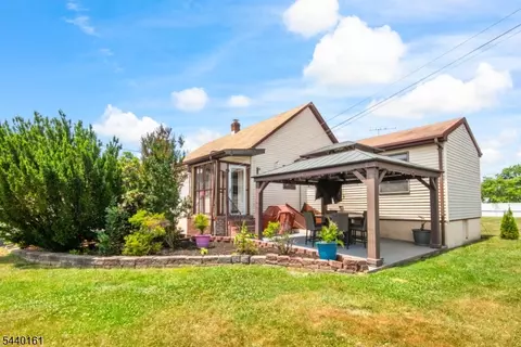 26 N 9th Ave, Manville, NJ 08835