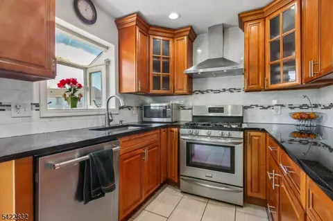 33 Adams St, Iselin, NJ 08830