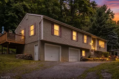 51 W Shore Dr, Vernon, NJ 07462