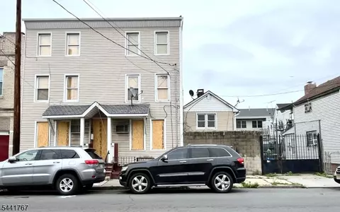 146-148 Pacific St, Newark City, NJ 07105