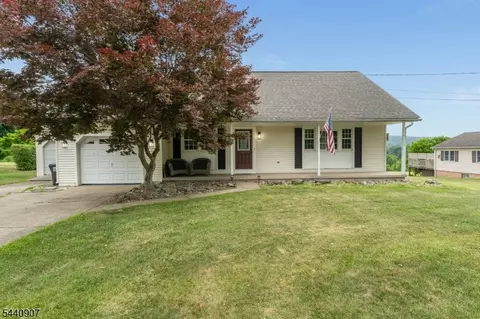 29 Stewartsville Rd, Franklin Twp, NJ 08886