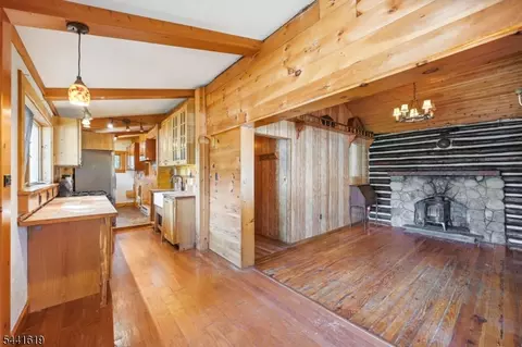 16 Allegheny Ave, West Milford, NJ 07480